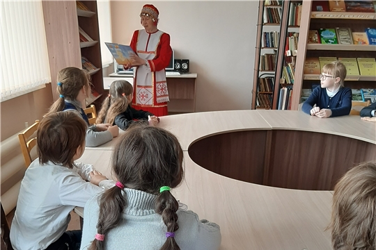 Познавательный час «Государственные символы Чувашской Республики» в Нижнекумашкинской сельской библиотеке