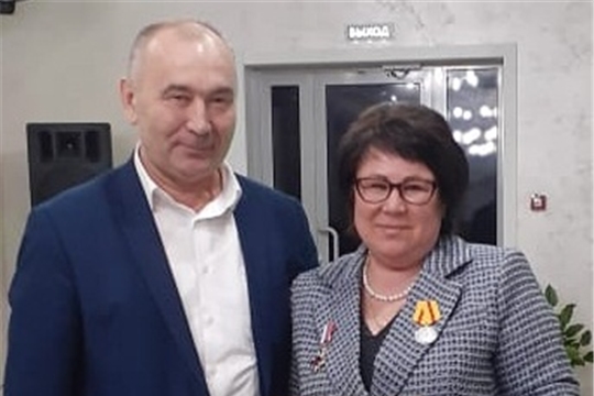 Глава администрации Алатырского района награждена почетным знаком «За заслуги в развитии местного самоуправления в Российской Федерации»