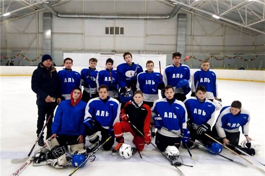 В Чувашии продолжаются игры Всероссийских соревнований юных хоккеистов «Золотая шайба»