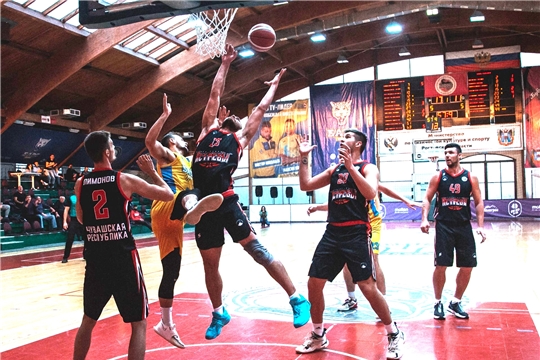«Чебоксарские Ястребы» вышли в полуфинал чемпионата России по баскетболу