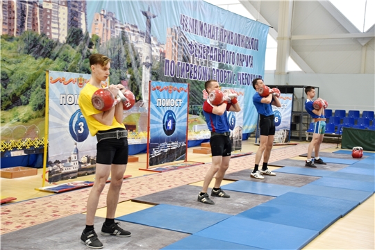 В столице Чувашии стартовал чемпионат Поволжья по гиревому спорту