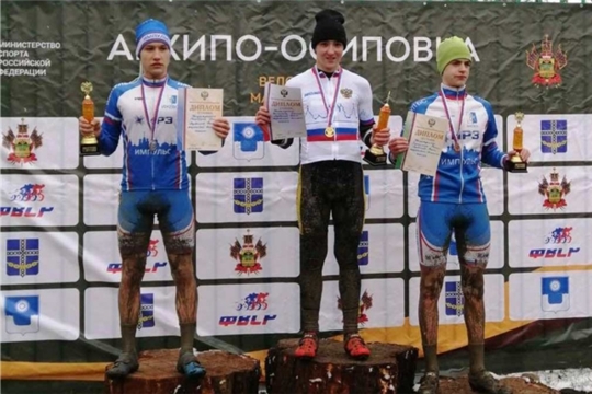 Алексей Анисимов выиграл "золото" на первенстве России по велосипедному спорту