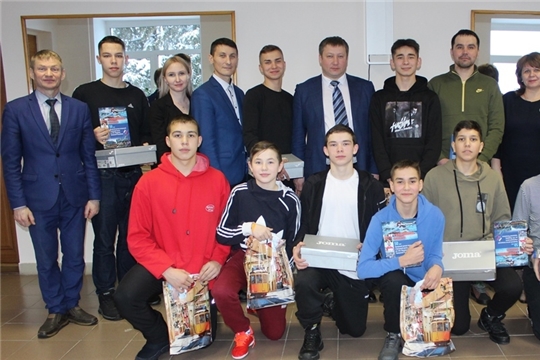 Д. Иванов провел круглый стол  с командой старших юношей Урмарской СОШ - победителем республиканского этапа «Мини-футбол в школу»