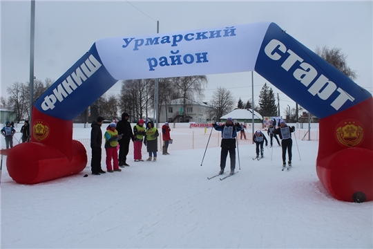 Любителей спорта Урмарского района собрала массовая лыжная гонка "Лыжня России-2022"