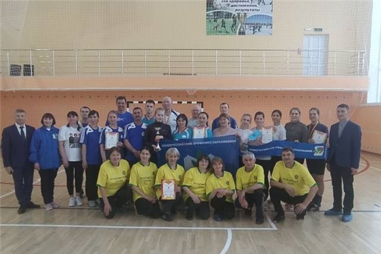 Прошли соревнования по волейболу среди работников образовательных учреждений Урмарского района