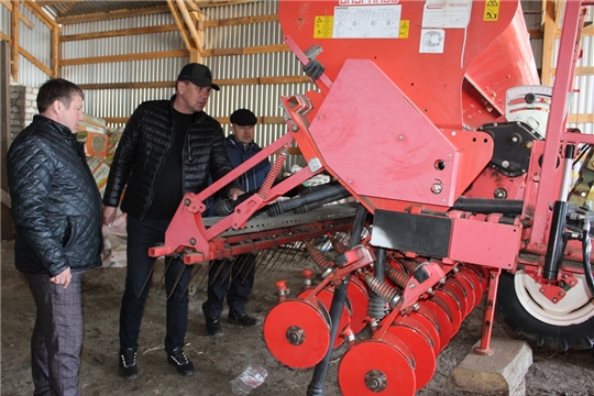 Подготовка к весенне-полевым работ в Урмарском районе находится под контролем главы администрации района Д. Иванова