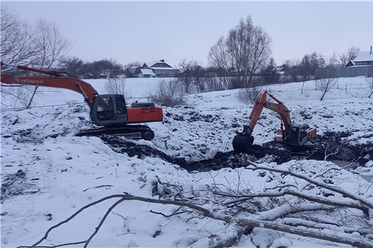 В рамках инициативного бюджетирования в д. Новые Яхакасы начали очистку пруда