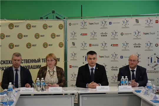 Вурнарский район с рабочим визитом посетил министр образования и молодежной политики Чувашии Дмитрий Захаров