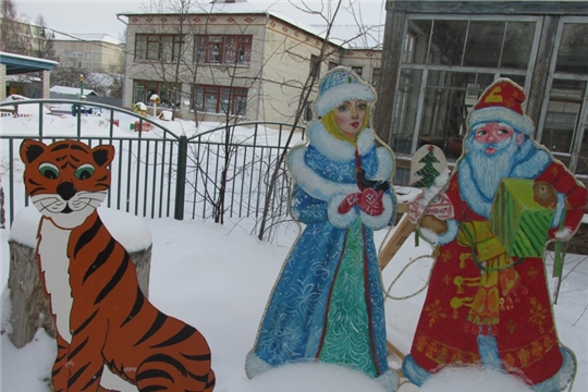 Во время зимних каникул жителей Ядрина и Ядринского района приглашаем на выставку новогодних сувениров, поделок и рисунков в Дом детского творчества