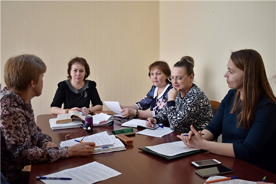 Состоялось очередное заседание Комиссии по делам несовершеннолетних и защите их прав при Ядринской районной администрации.