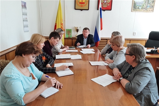В Ядринском районе состоялось совместное заседание трехсторонней комиссии по регулированию социально-трудовых отношений.