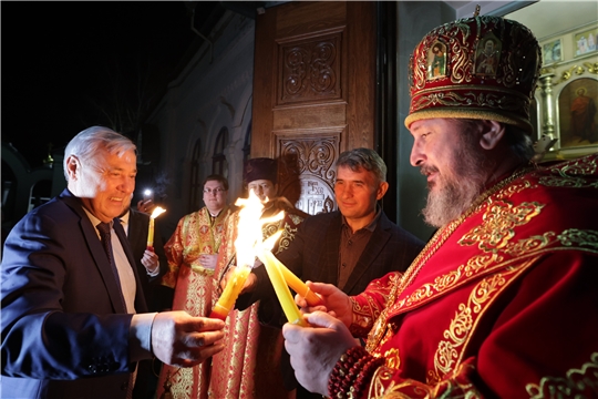 Олег Николаев принял участие в торжественном Пасхальном богослужении