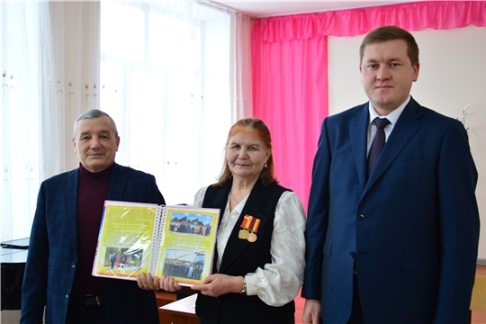 В Янтиковском районе состоялась передача альбома-эстафеты ветеранских организаций