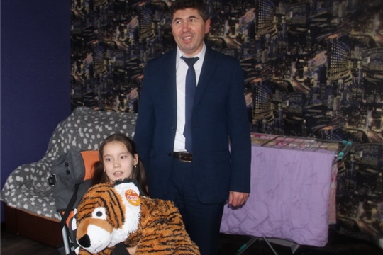 «Елка желаний»: в канун Нового года Сергей Беккер исполнил мечты еще трех детей