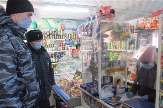 Мобильные группы продолжают выявлять нарушения в торговых точках района