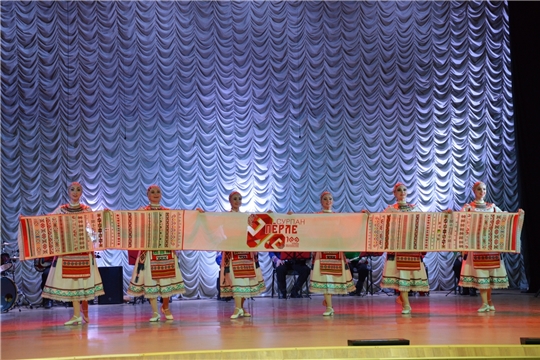 Чувашский государственный академический ансамбль песни и танца выступил в Алатыре в рамках акции «Сурпан Пӗрле»