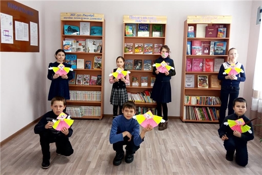 В Сойгинской сельской библиотеке прошёл час творчества «Кукла Масленица»