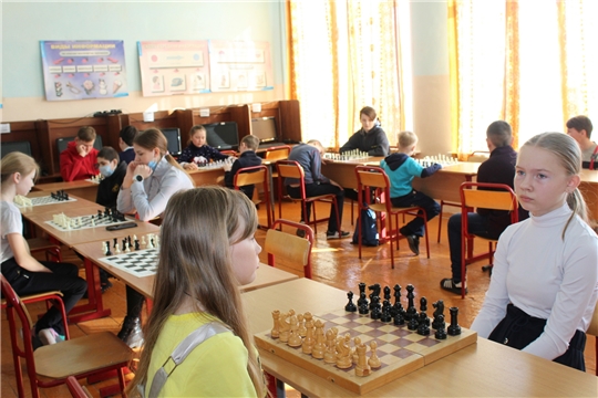 Среди школьников Алатырского района прошел районный шахматно-шашечный турнир, посвященный трудовому подвигу строителей Сурского и Казанского оборонительных рубежей