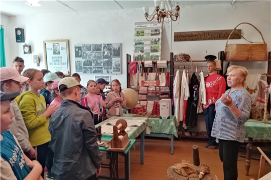 В Чувашско-Сорминском краеведческом музее прошла экскурсия на тему «Как рубашка в поле выросла»