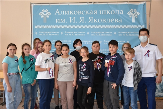 В преддверии Дня России в Аликовском районе стартовала акция «Ленточка Триколор»