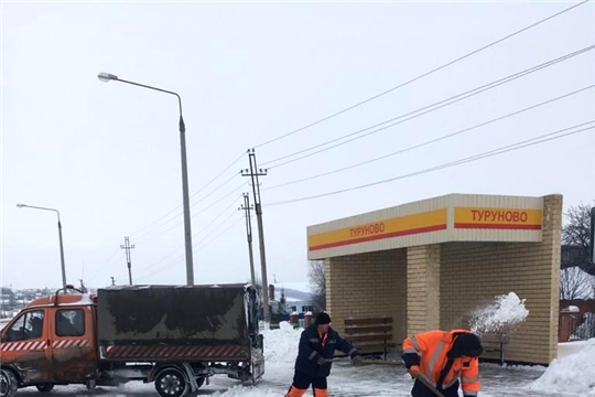 В поселениях района продолжается расчистка снега