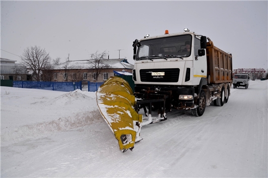 Продолжается уборка снега на территории Батыревского района