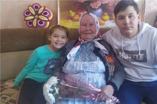 90-летний юбилей отметила труженица тыла, ветеран труда, жительница деревни Старое Ахпердино Елена Михайловна Салмина