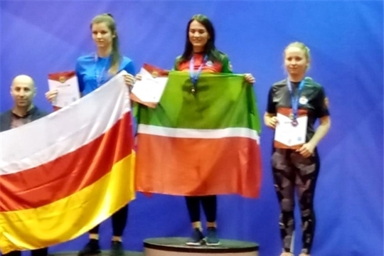 Гелусе Камалетдинова выиграла «бронзу» первенства России по армрестлингу