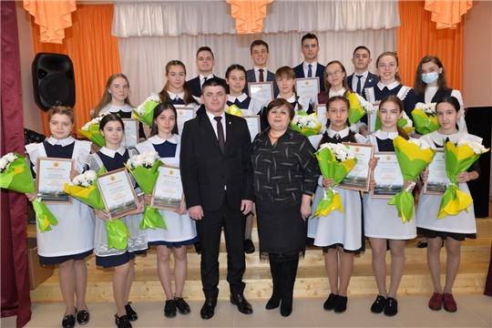 Вручение свидетельств обладателям специальной стипендии Главы Чувашской Республики для представителей молодежи и студентов за особую творческую устремленность