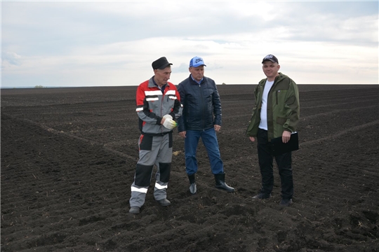 Аграрии Батыревского района приступили к посадке картофеля