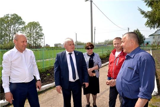 Рабочая поездка глава администрации Батыревского района по объектам строительства в сфере образования