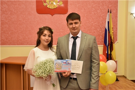 В Международный день семьи сразу три пары сочетались браком в отделе ЗАГС администрации Батыревского района