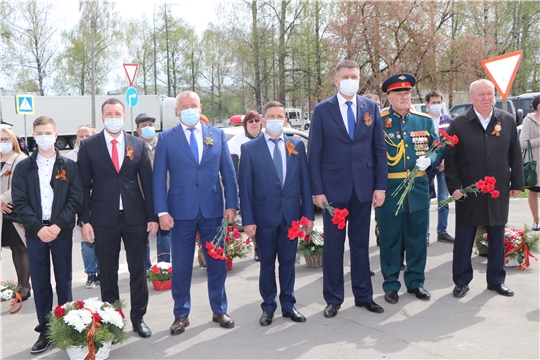 В Кугесях состоялось торжественное возложение цветов к памятнику Неизвестному солдату