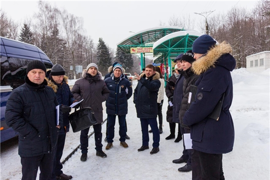 Депутаты провели выездное заседание на остановочные пункты маршрутного пассажирского транспорта города