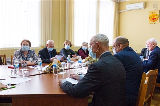 Организацию занятости детей во внеурочное время обсудили члены Совета старейшин при Чебоксарском городском Собрании депутатов
