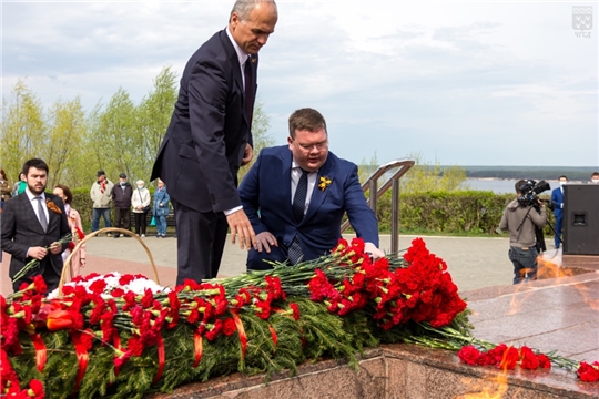 Депутаты приняли участие в церемониях возложения цветов в честь 76-летия Великой Победы