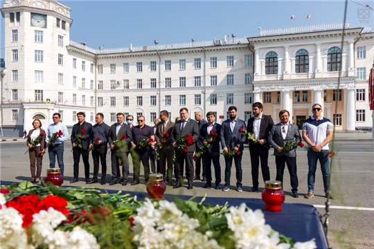 Депутаты возложили цветы в память о погибших в Казани
