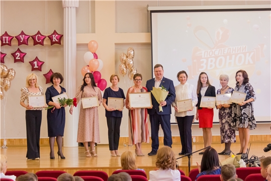 Олег Кортунов поздравил четвероклассников с окончанием начальной школы