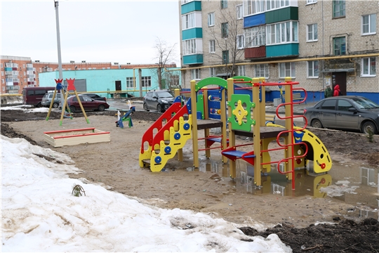 Федеральные эксперты проверили качество и безопасность детских площадок Чувашии