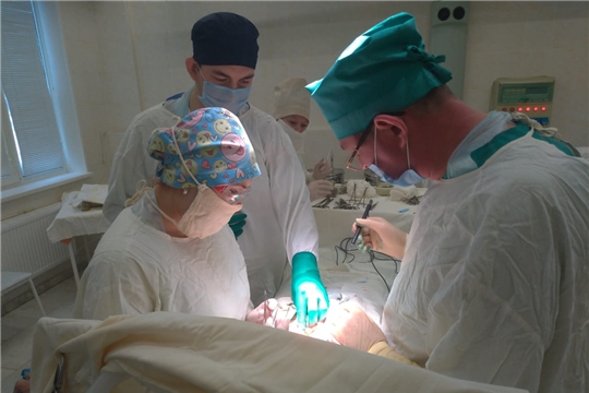 Хирурги Алатырской ЦРБ извлекли из желудка пациента 10-ю проглоченную им по счёту ложку