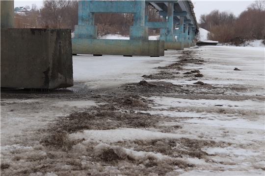 В городе Алатыре  приступили к чернению льда на реке Сура