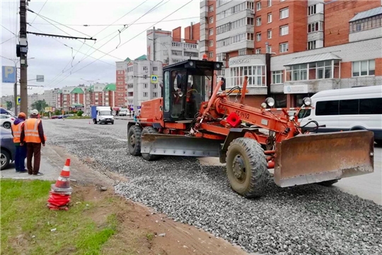 По нацпроекту «Безопасные качественные дороги» методом холодной регенерации ремонтируют улицу Университетская в Чебоксарах