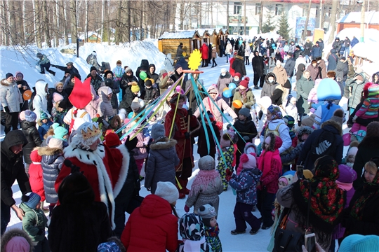 Парк "Лакреевский лес" устроил детский масленичный праздник для 2500 человек