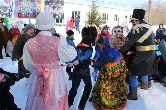 На открытой площадке перед ДК «Ровесник» состоялось праздничное мероприятие для детей и жителей Юго-Западного района