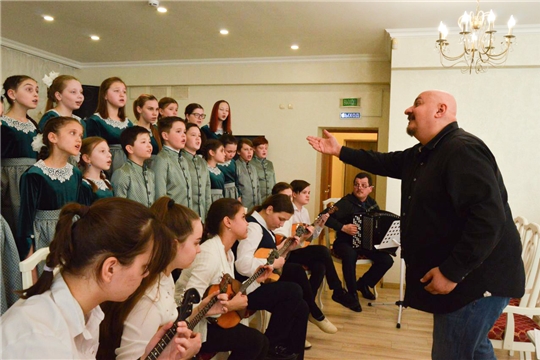 В Чебоксарах прошли мастер-классы по вокалу, хоровому пению и по музицированию известных оперных и эстрадных артистов Российской Федерации