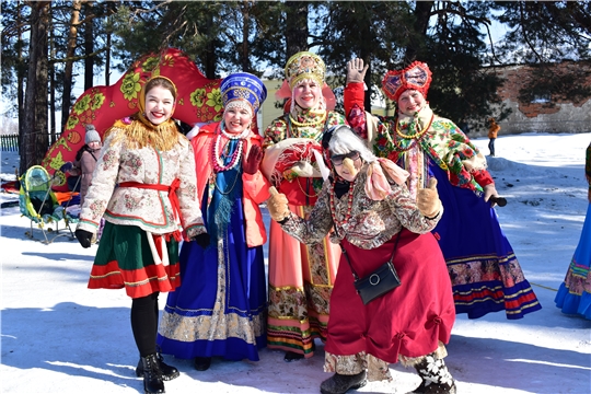 На открытой площадке поселка Сосновка прошла традиционная Масленица