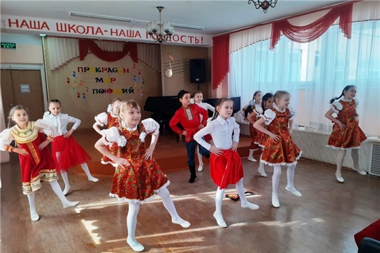 На эстетическом отделении Чебоксарской детской музыкальной школы №5 имени Ф.М.Лукина состоялся III школьный чемпионат «Магия творчества»