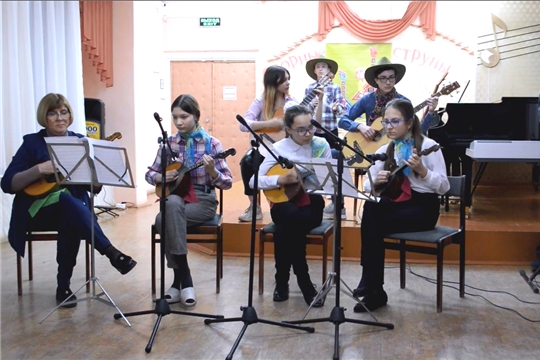 В Чебоксарской детской музыкальной школе №5 имени Ф.М.Лукина прошел отчетный концерт отделения струнных народных инструментов