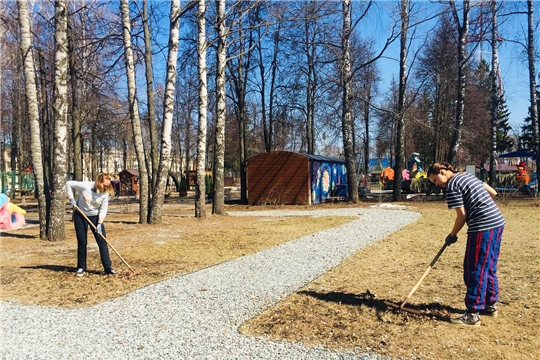 Экологический субботник прошел в Детском парке имени А.Г. Николаева