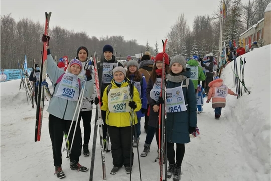 Учащиеся и педагоги чебоксарских школ и детских садов присоединились к Всероссийской массовой лыжной гонке «Лыжня России-2021»